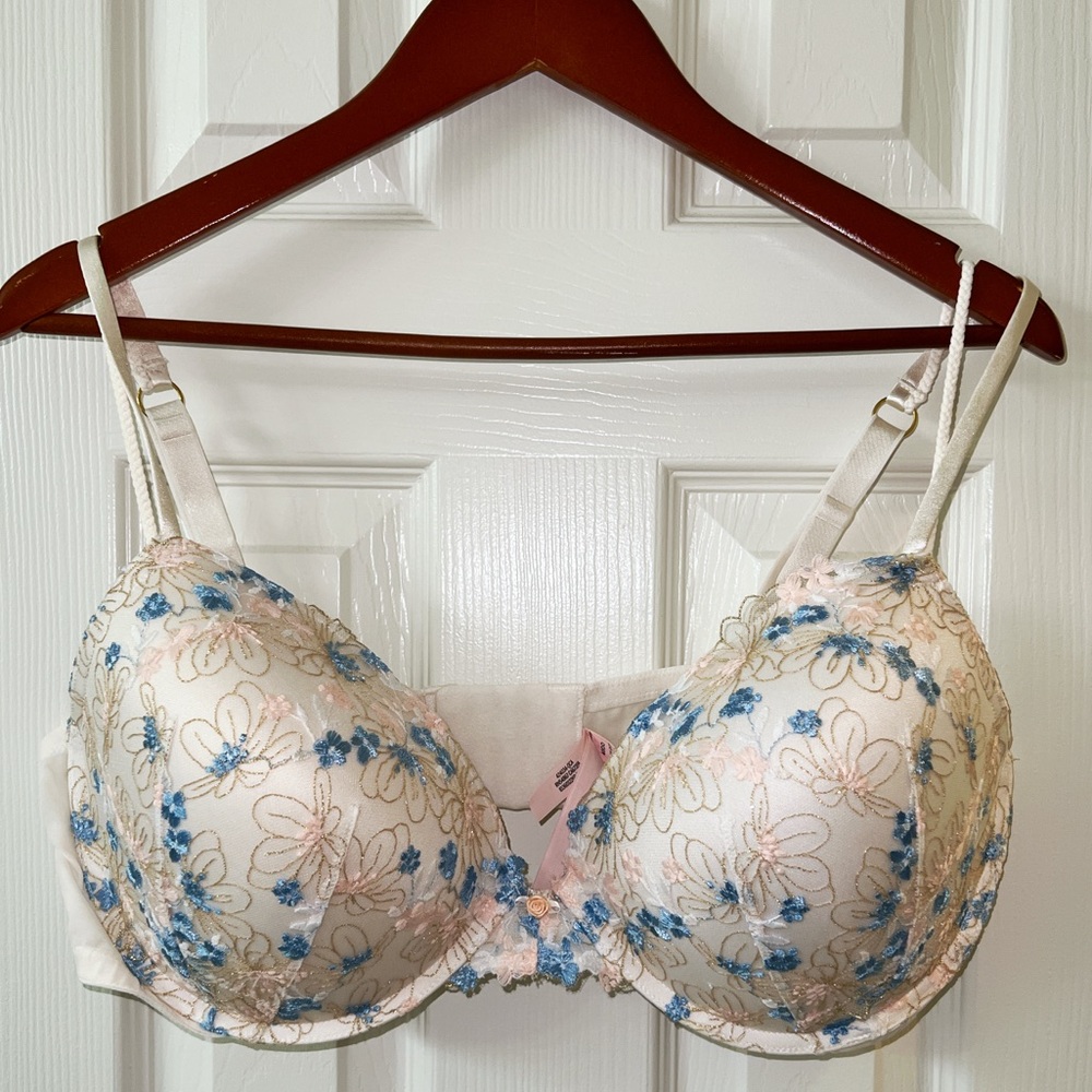 NWOT Victoria’s Secret Dream Angels Wildflower Embroidery Push Up Bra 40DD - Picture 4 of 11